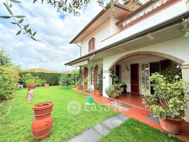 Villa in residenziale in 