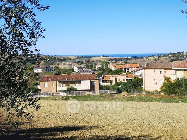 Terreno agricolo in commerciale in 