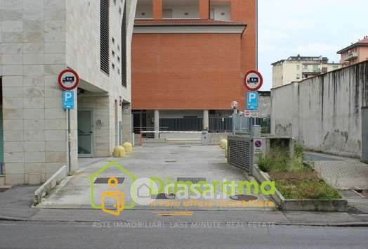 Box/posto auto in residenziale in Via Curtatone 69
