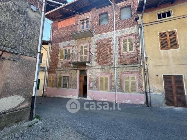 Casa bi/trifamiliare in residenziale in Via Monte Grappa 33