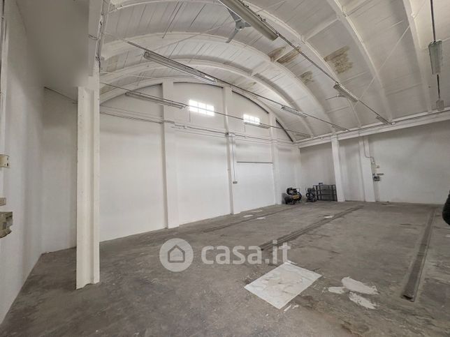Capannone in commerciale in Via dei Gelsi 9