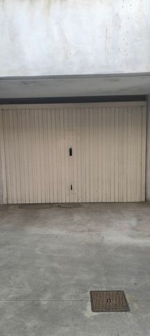 Box/posto auto in residenziale in Via Fratelli Maioni