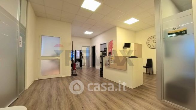 Ufficio in commerciale in 