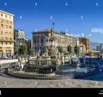 Attività/licenza (con o senza mura) in commerciale in Piazza Municipio