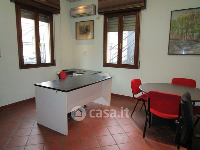 Ufficio in commerciale in 