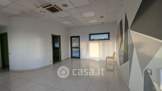 Ufficio in commerciale in Via Raffaello Sanzio 16