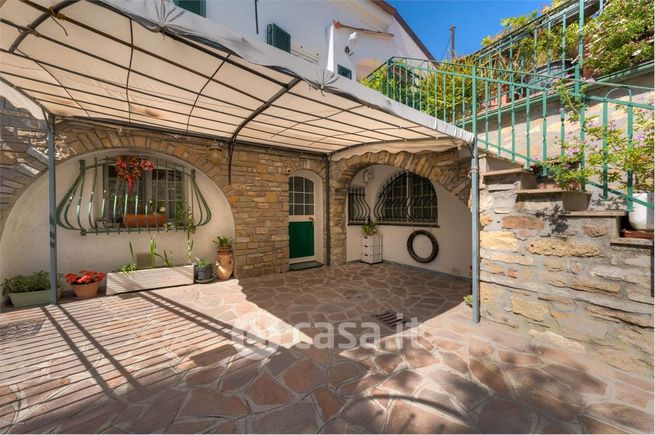 Appartamento in residenziale in Via Costa 21