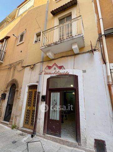 Casa indipendente in residenziale in Via Cairoli