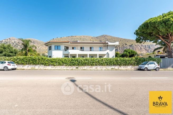Villetta a schiera in residenziale in Viale Aiace