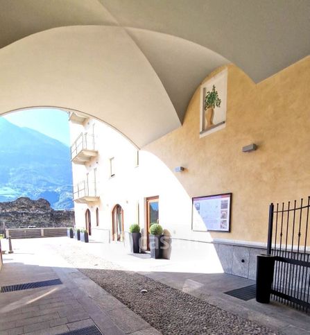 Ufficio in commerciale in Via G. G. Stevenin 11