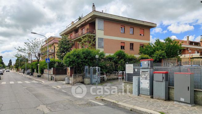 Box/posto auto in residenziale in Viale della Repubblica 200