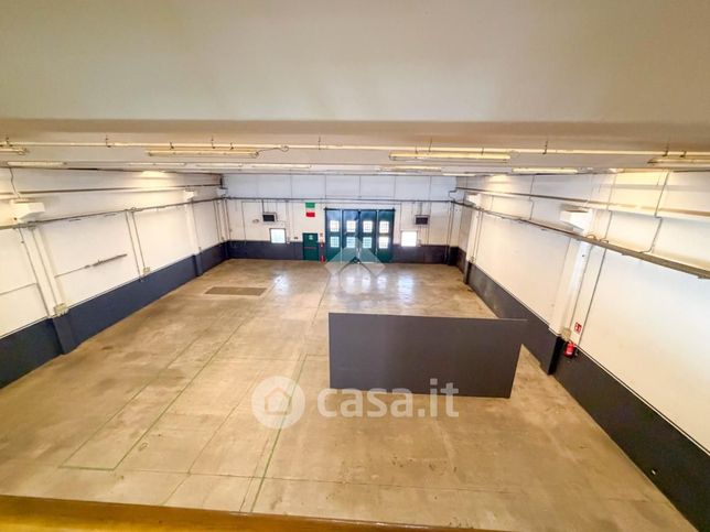 Capannone in commerciale in Via Privata Calendoni