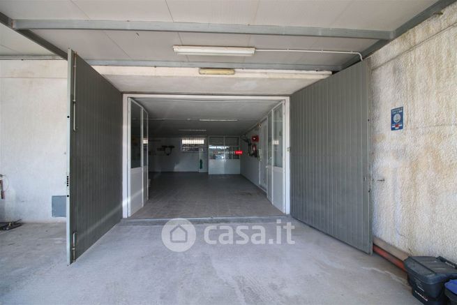Capannone in commerciale in Via Ostuni 170