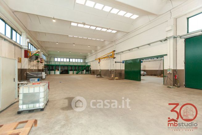 Capannone in commerciale in Via Isonzo