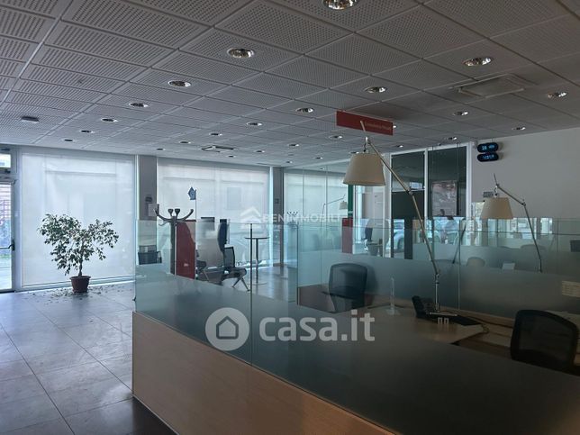 Ufficio in commerciale in Via Chiusure 24