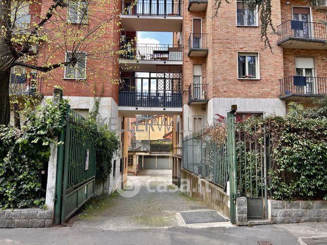 Box/posto auto in residenziale in Via Privata Ettore Paladini 11