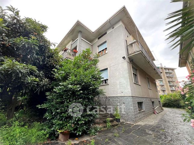 Casa indipendente in residenziale in Via Fratelli Maioni 17