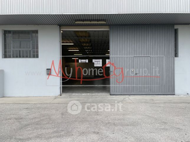 Capannone in commerciale in Via 16 Marzo