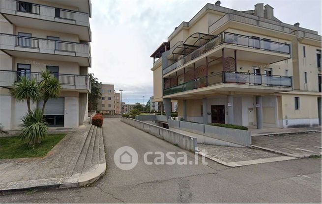 Garage/posto auto in residenziale in Viale Cristoforo Colombo 50