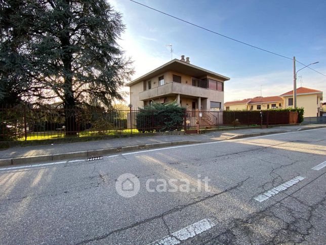 Casa indipendente in residenziale in Via Olona 30