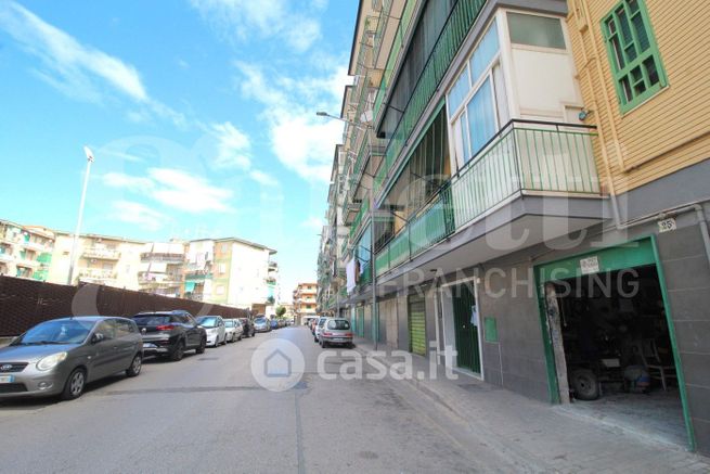 Box/posto auto in residenziale in Via Parisi Gennaro 31