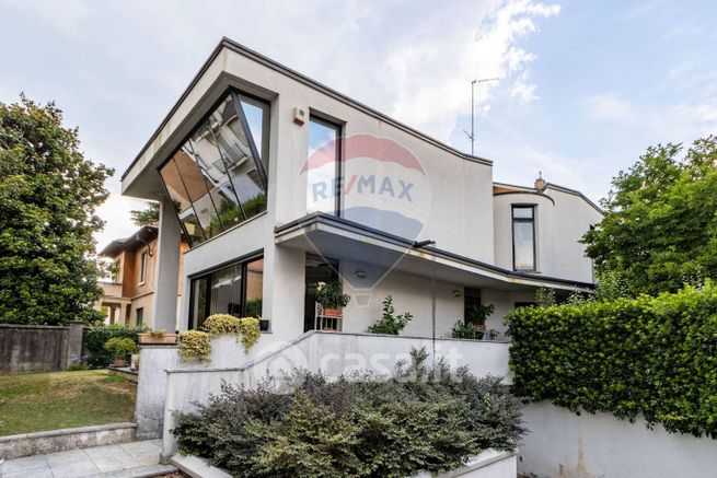Villa in residenziale in Via Fratelli Cairoli 28