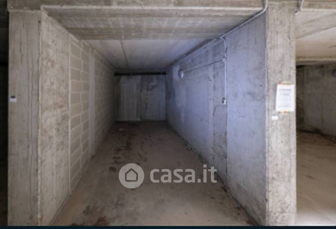 Box/posto auto in residenziale in Via Dante Alighieri