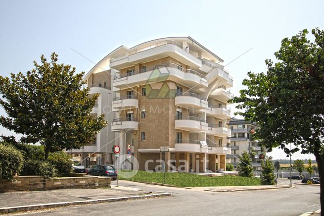 Appartamento in residenziale in Via Andrea Lavezzolo