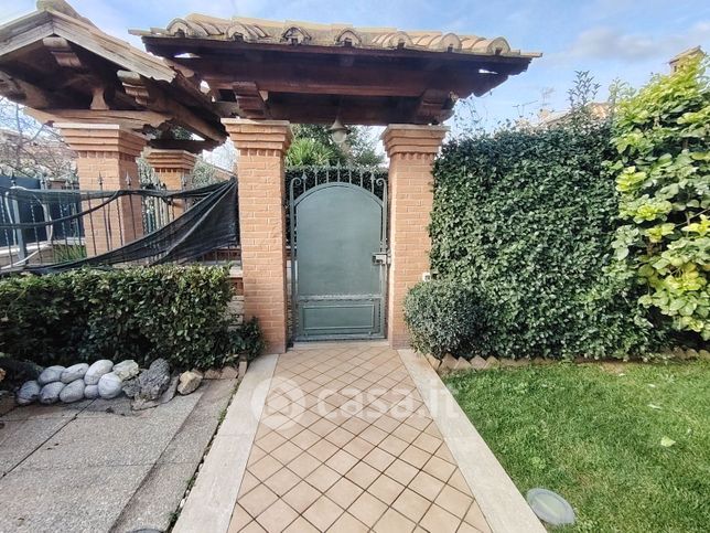 Villetta a schiera in residenziale in Via Icaro 32