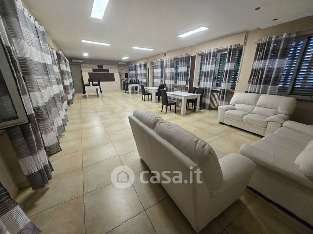 Capannone in commerciale in Via Andrea Sansovino 243