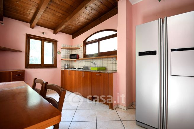 Appartamento in residenziale in Via Lago di Varese 3