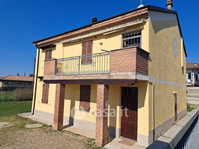 Casa indipendente in residenziale in Via Piacenza