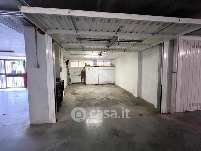Box/posto auto in residenziale in Via Magnone 5