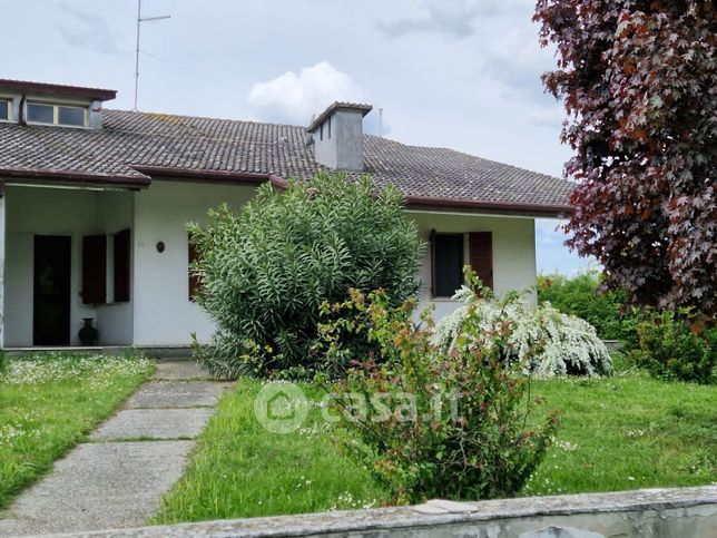 Casa bi/trifamiliare in residenziale in Via San Giuliano 193