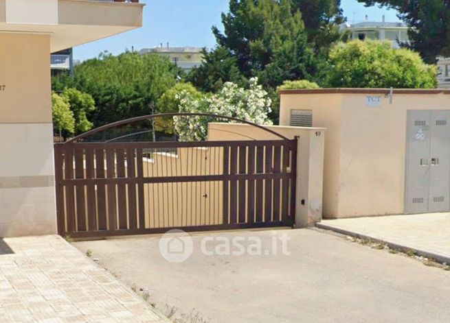 Box/posto auto in residenziale in Via Polonia 19