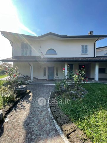 Villa in residenziale in 