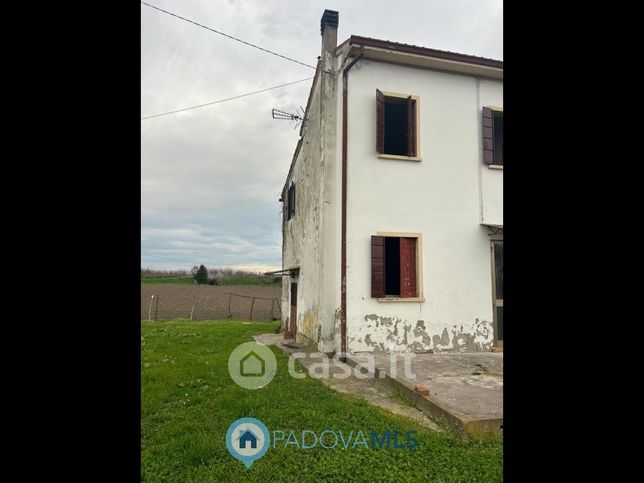 Casa bi/trifamiliare in residenziale in Via Acquanera