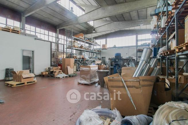 Capannone in commerciale in Via Pieregrosso