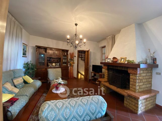 Villa in residenziale in Via Leonardo da Vinci 25
