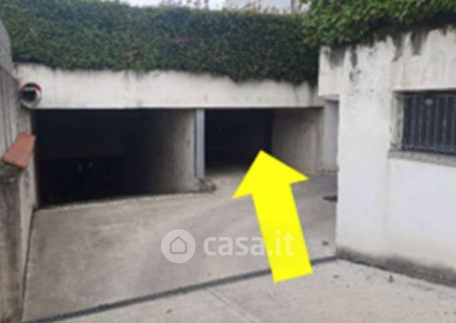 Box/posto auto in residenziale in Via Alessandro Volta