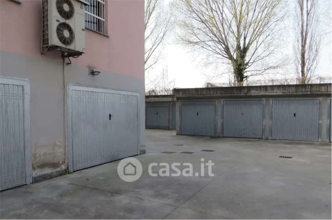 Box/posto auto in residenziale in Via Torino