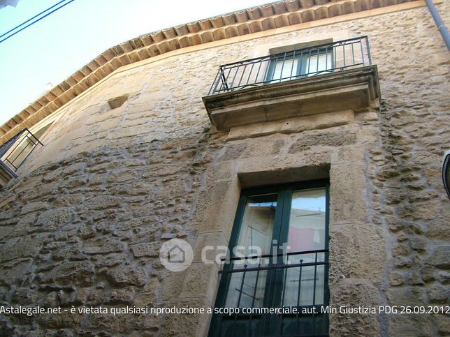 Casa indipendente in residenziale in Via Francesco Longo 6
