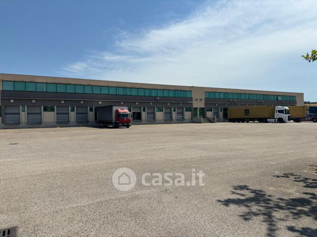 Capannone in commerciale in Via Giovanni Agnelli