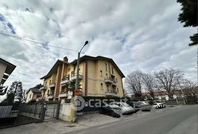 Appartamento in residenziale in Via Madonnina 40