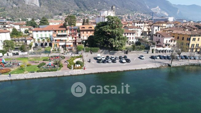 Attivitã /licenza (con o senza mura) in commerciale in Viale Orgnieri