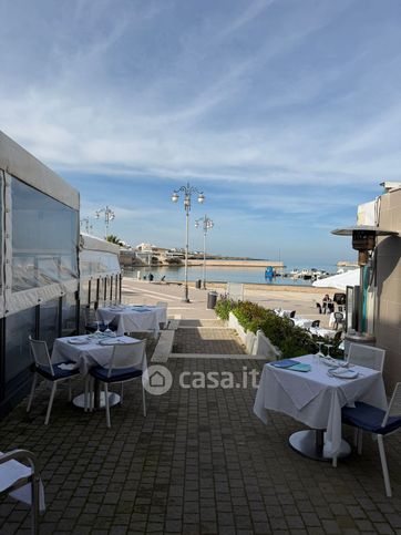 Attivitã /licenza (con o senza mura) in commerciale in Piazza della Torre 61 a