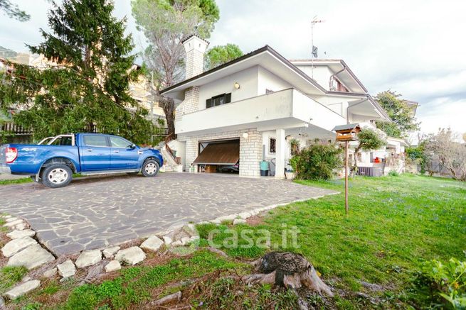 Villa in residenziale in 