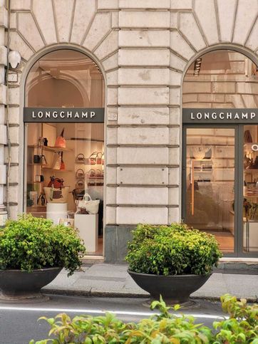 Negozio/locale commerciale in commerciale in Via Roma