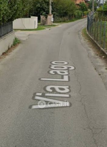 Capannone in commerciale in Via Lago