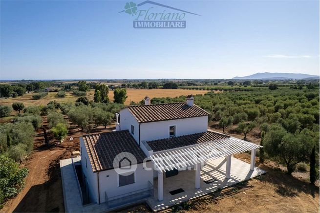 Villa in residenziale in Strada Barucola